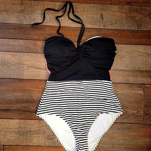 NWOT Victoria Secret Strapless Bikink